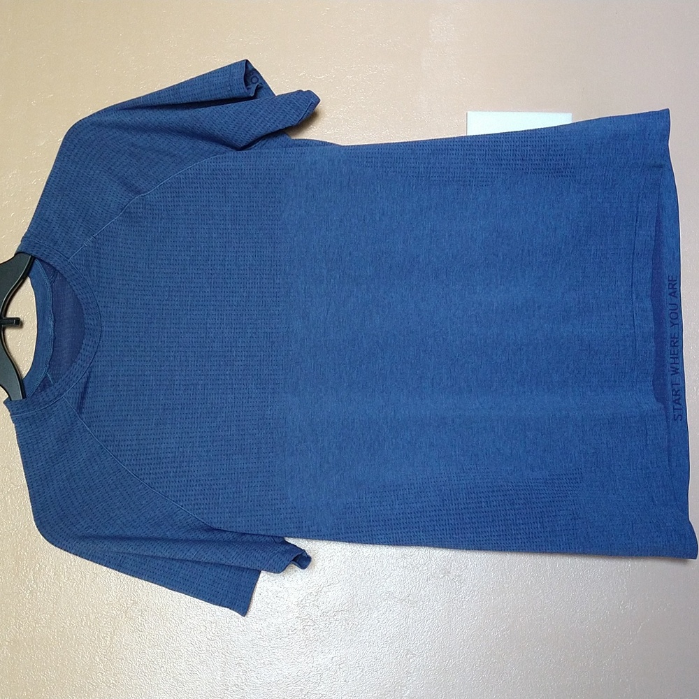 Lululemon - Men’s vent tech tee size Large blue